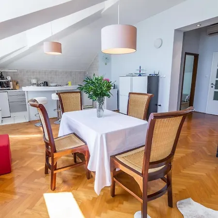 Apartment In Einer Mit Terrasse Und Meerblick Opatija