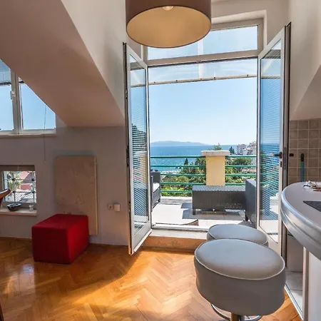 Apartment In Einer Mit Terrasse Und Meerblick *