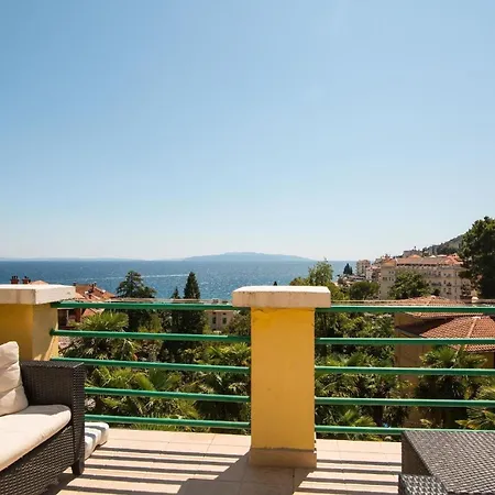 Apartment In Einer Mit Terrasse Und Meerblick Opatija
